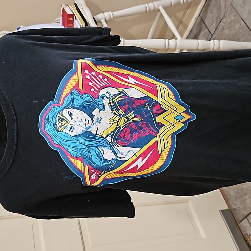 Wonder Woman, unisex black short-sleeve t-shirt. 100% cotton, good condition